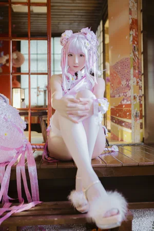 星之迟迟《《花鸟风月》 花与旗袍 粉》主题写真：20张全套美图