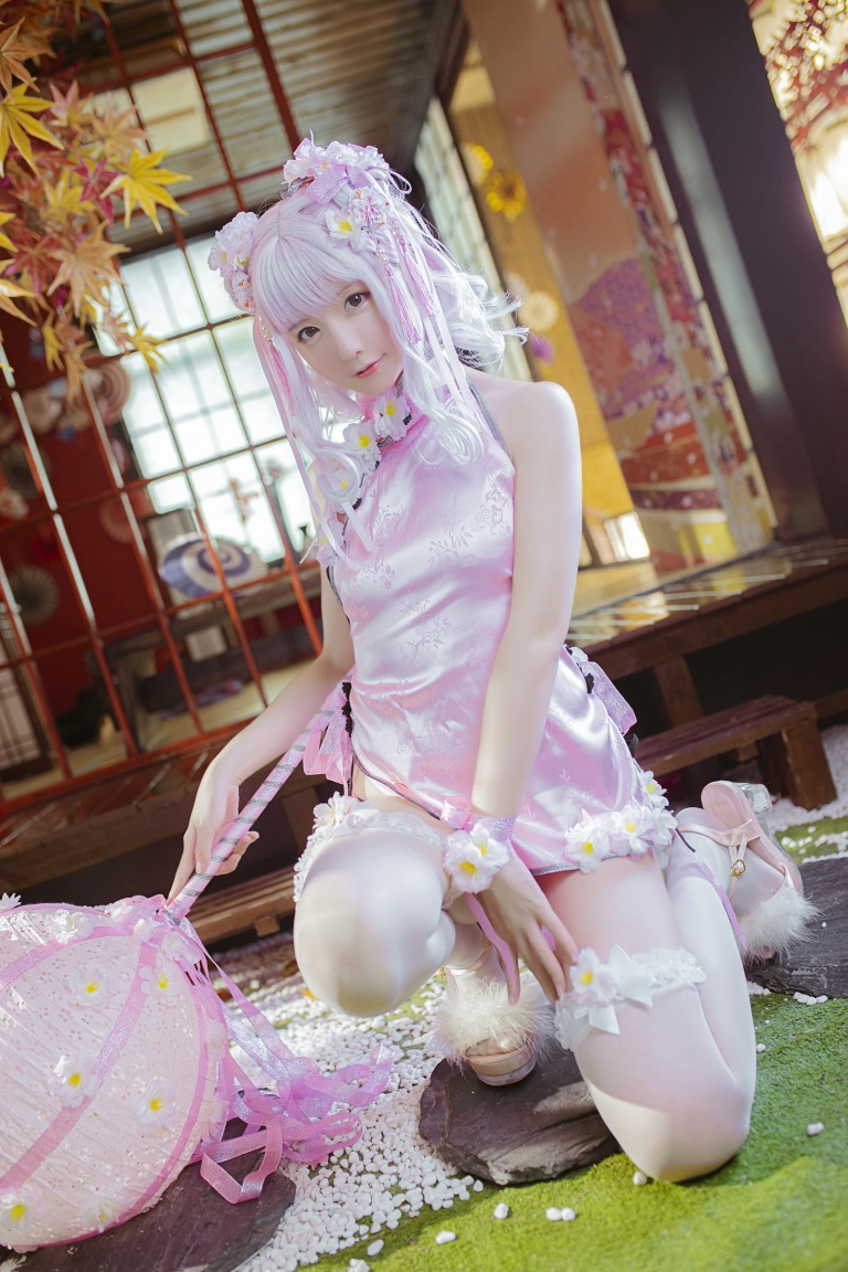 星之迟迟《《花鸟风月》 花与旗袍 粉》主题写真：20张全套美图