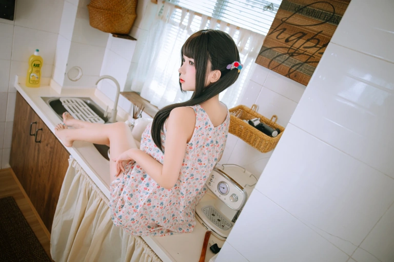 日奈娇(椎名莜)《厨房》主题写真：154张全套美图，含3个视频