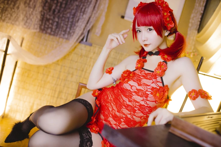 星之迟迟《《花鸟风月》 花与旗袍 红》主题写真：20张全套美图