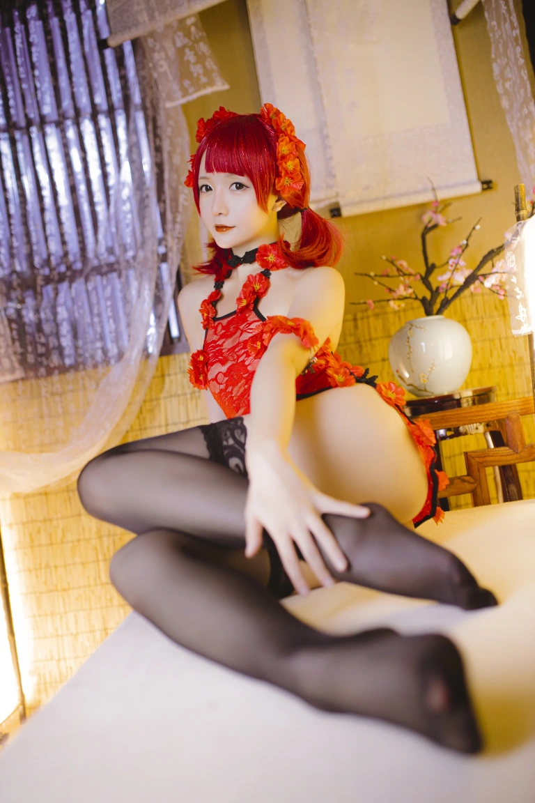 星之迟迟《《花鸟风月》 花与旗袍 红》主题写真：20张全套美图