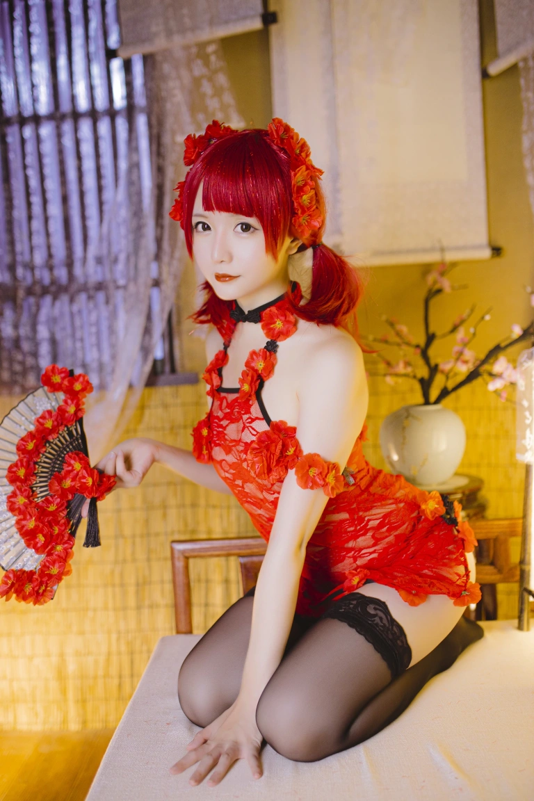 星之迟迟《《花鸟风月》 花与旗袍 红》主题写真：20张全套美图