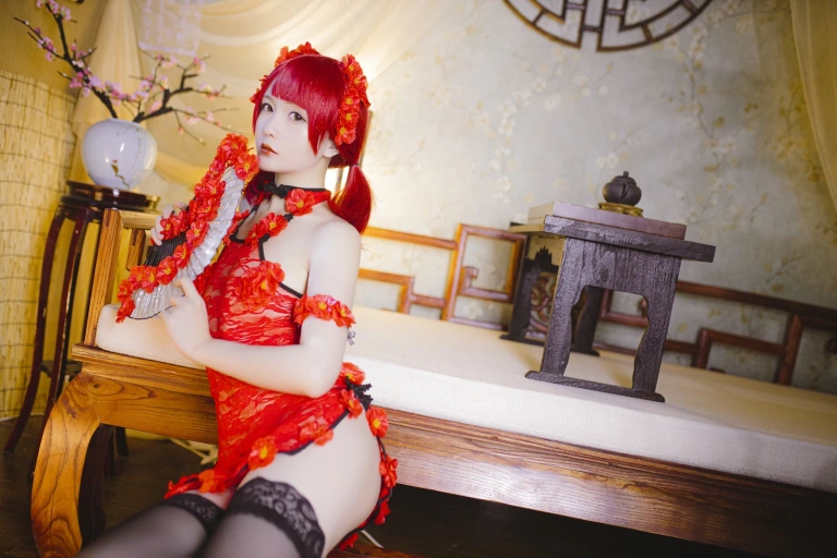 星之迟迟《《花鸟风月》 花与旗袍 红》主题写真：20张全套美图