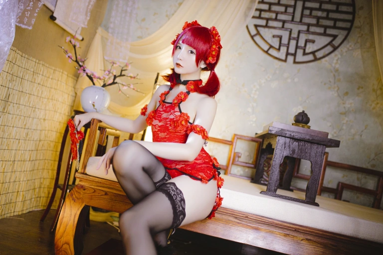 星之迟迟《《花鸟风月》 花与旗袍 红》主题写真：20张全套美图