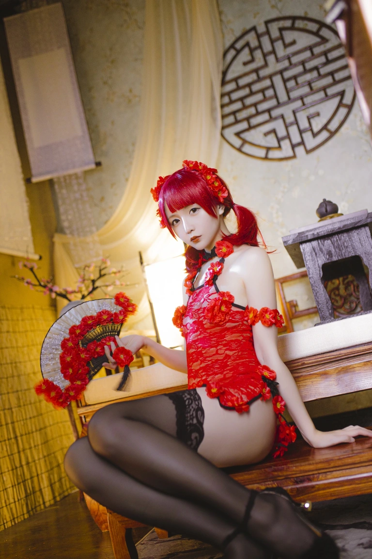 星之迟迟《《花鸟风月》 花与旗袍 红》主题写真：20张全套美图
