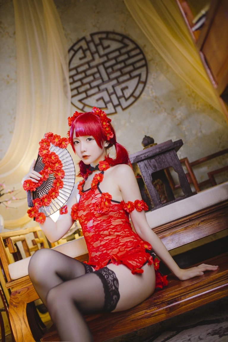 星之迟迟《《花鸟风月》 花与旗袍 红》主题写真：20张全套美图