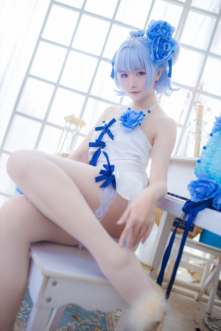 星之迟迟《《花鸟风月》 花与旗袍 蓝》主题写真：20张全套美图