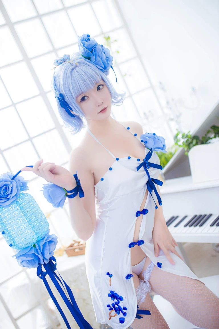 星之迟迟《《花鸟风月》 花与旗袍 蓝》主题写真：20张全套美图