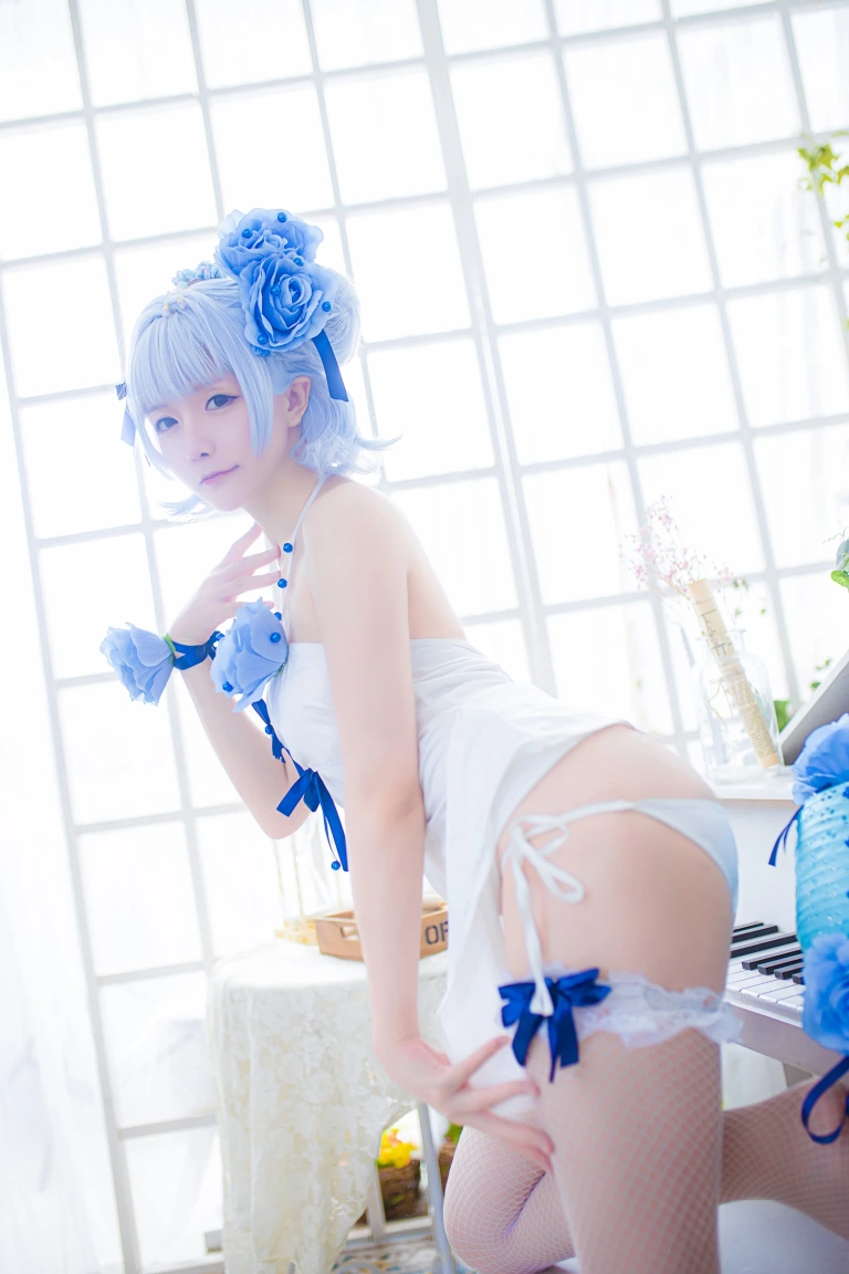 星之迟迟《《花鸟风月》 花与旗袍 蓝》主题写真：20张全套美图