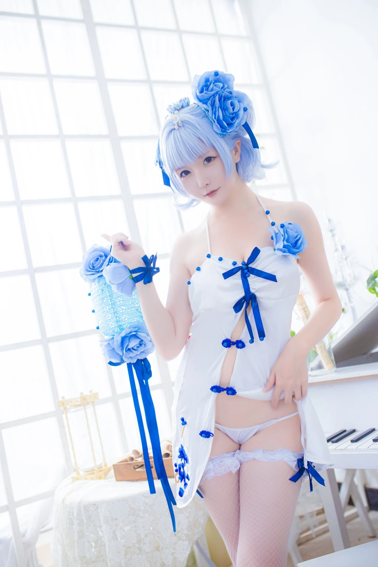 星之迟迟《《花鸟风月》 花与旗袍 蓝》主题写真：20张全套美图