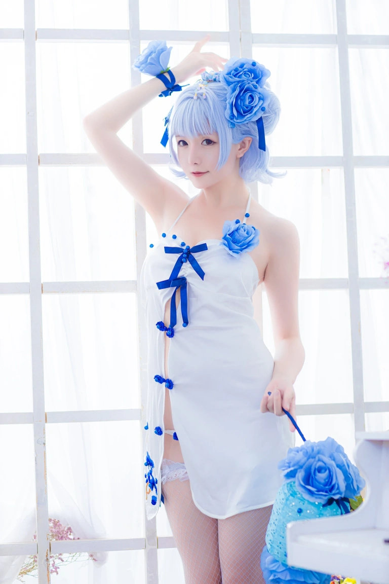 星之迟迟《《花鸟风月》 花与旗袍 蓝》主题写真：20张全套美图