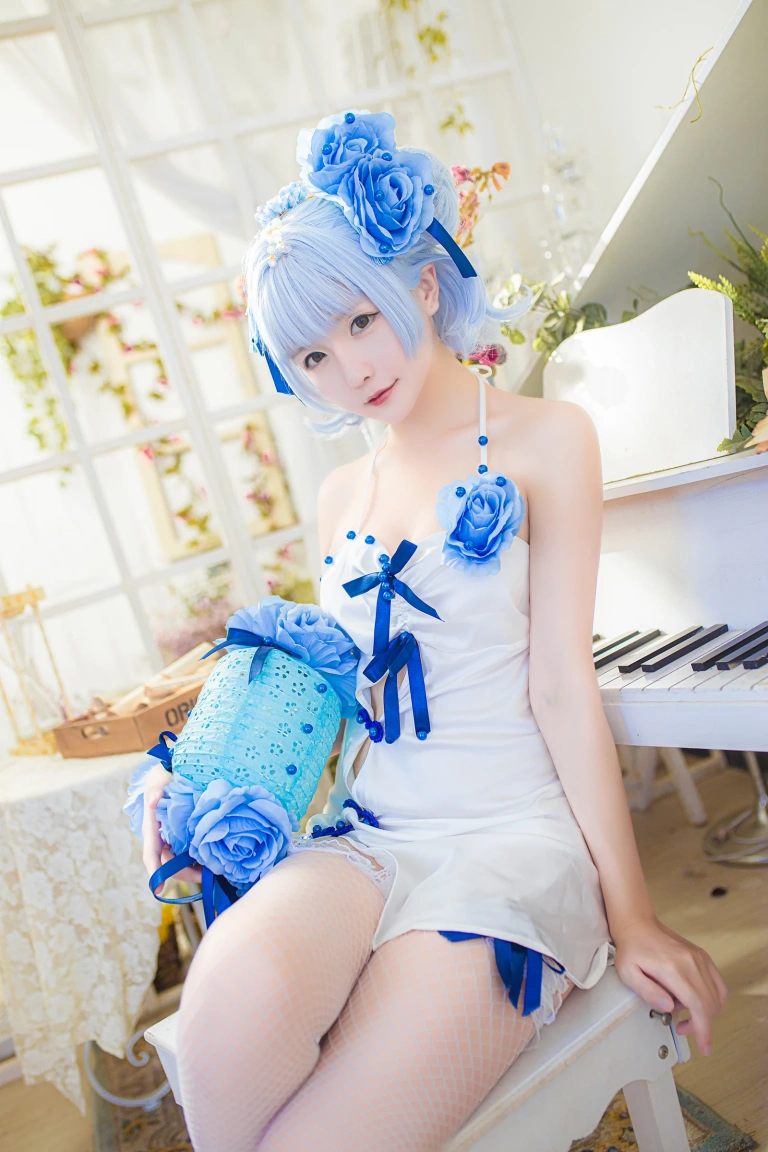 星之迟迟《《花鸟风月》 花与旗袍 蓝》主题写真：20张全套美图