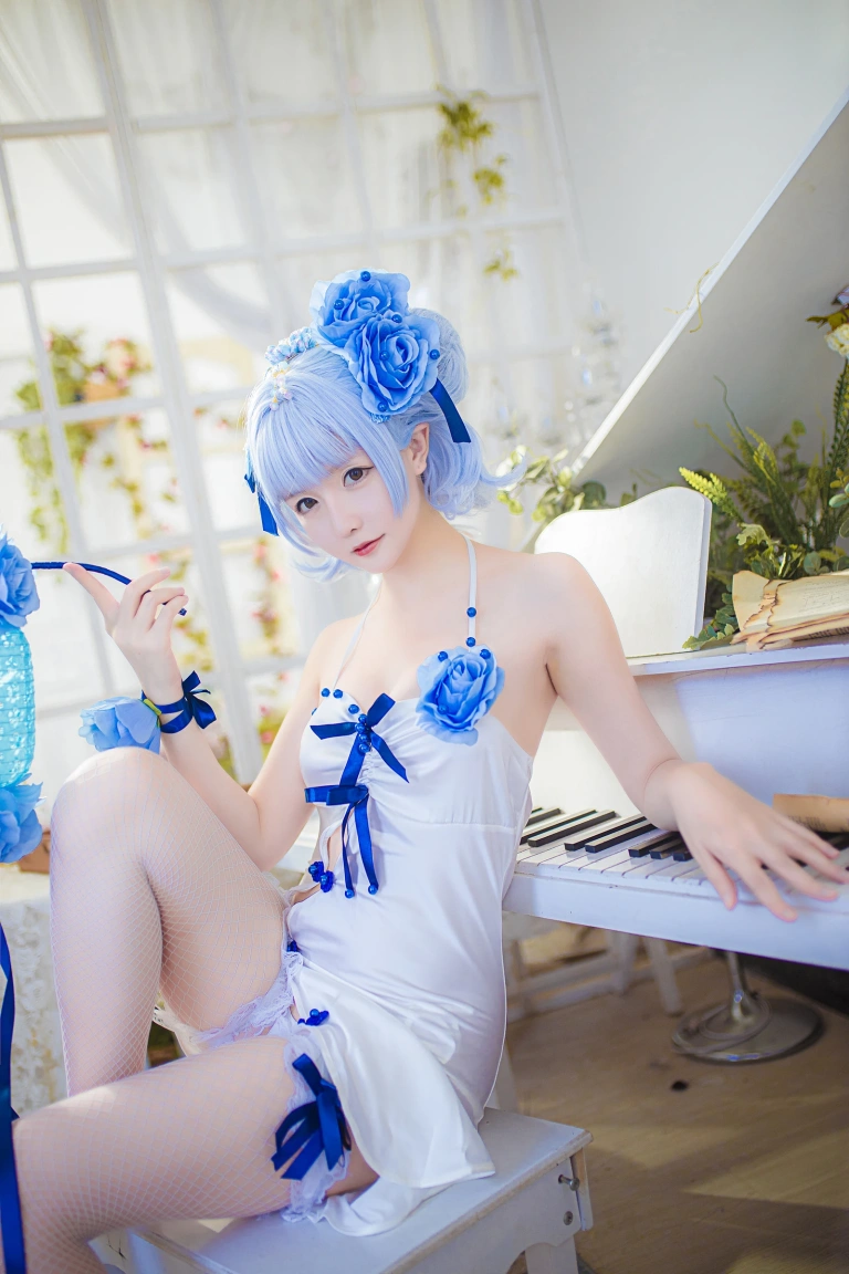 星之迟迟《《花鸟风月》 花与旗袍 蓝》主题写真：20张全套美图
