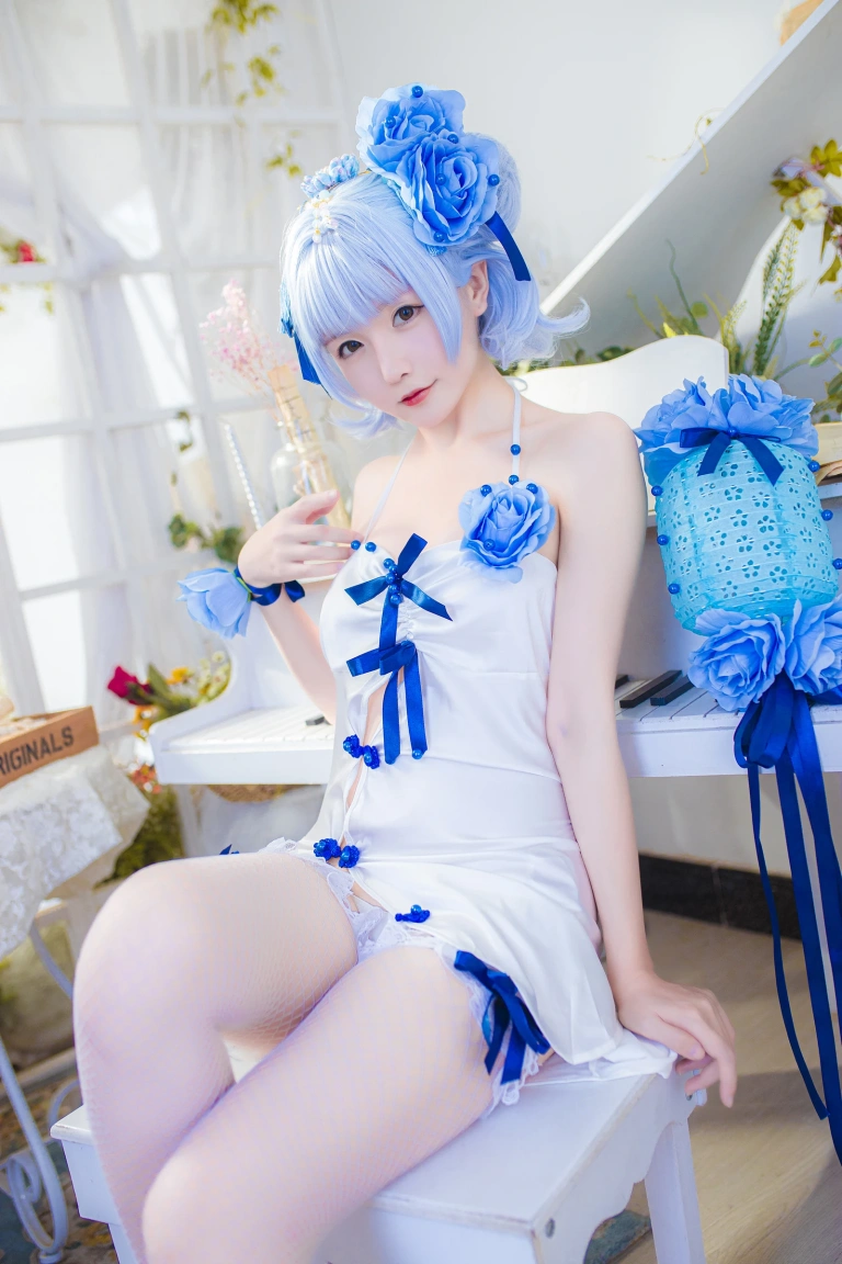 星之迟迟《《花鸟风月》 花与旗袍 蓝》主题写真：20张全套美图