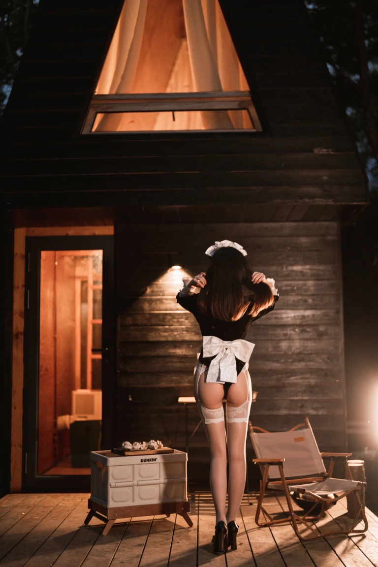 面饼仙儿《木屋女仆》主题写真：27张全套美图