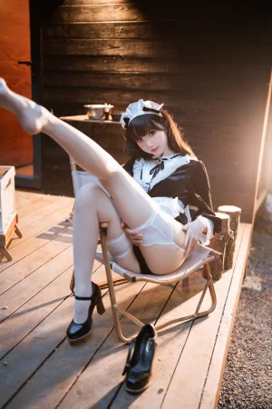 面饼仙儿《木屋女仆》主题写真：27张全套美图