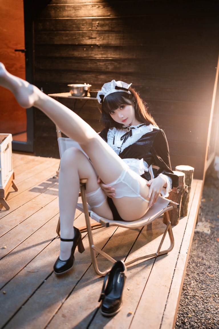 面饼仙儿《木屋女仆》主题写真：27张全套美图