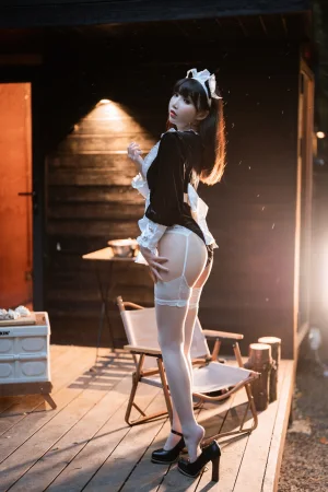 面饼仙儿《木屋女仆》主题写真：27张全套美图