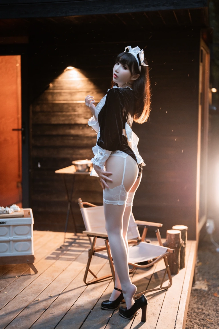 面饼仙儿《木屋女仆》主题写真：27张全套美图