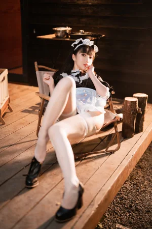 面饼仙儿《木屋女仆》主题写真：27张全套美图