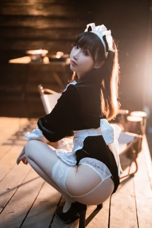 面饼仙儿《木屋女仆》主题写真：27张全套美图