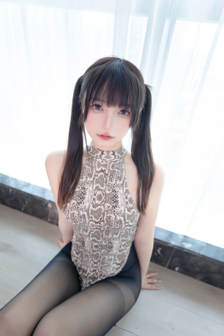 神楽坂真冬《第四季 序号31：《蟒纹旗袍》》主题写真：75张全套美图