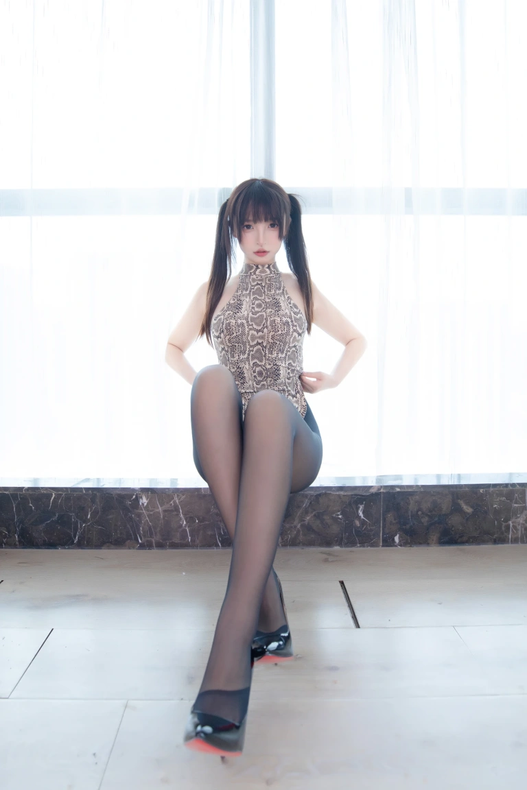 神楽坂真冬《第四季 序号31：《蟒纹旗袍》》主题写真：75张全套美图