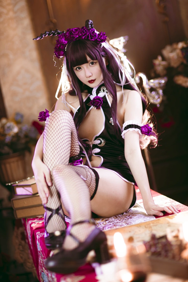 星之迟迟《《花鸟风月》 花与旗袍 紫》主题写真：20张全套美图
