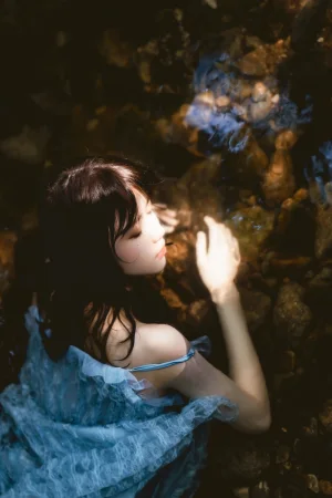 桜桃喵《沉溺》主题写真：19张全套美图