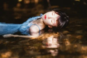 桜桃喵《沉溺》主题写真：19张全套美图