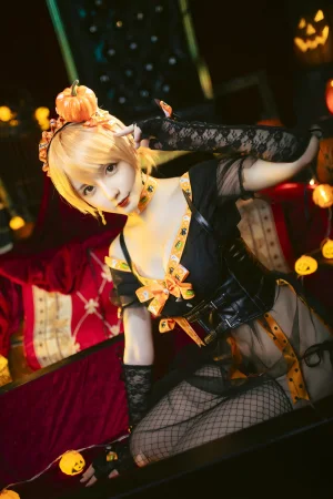 星之迟迟《《花鸟风月》 万圣节 橙》主题写真：20张全套美图