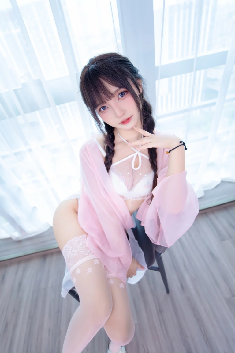 神楽坂真冬《第四季 序号39：《桃花潭水》》主题写真：75张全套美图