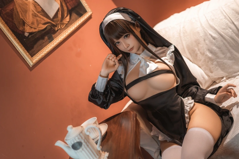 蠢沫沫《仆 修女》主题写真：42张全套美图