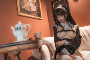 蠢沫沫《仆 修女》主题写真：42张全套美图