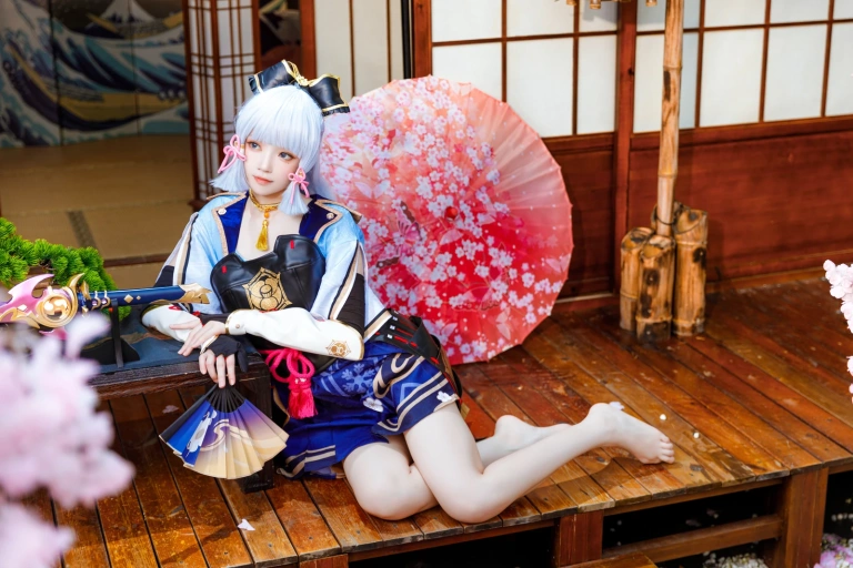 桜桃喵《神里绫华》主题写真：34张全套美图