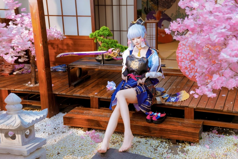 桜桃喵《神里绫华》主题写真：34张全套美图