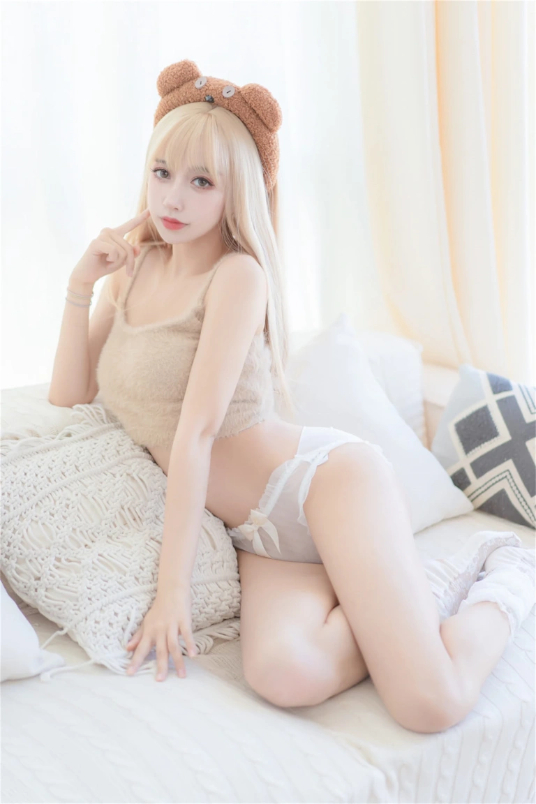 过期米线线喵《小熊软糖》主题写真：66张全套美图