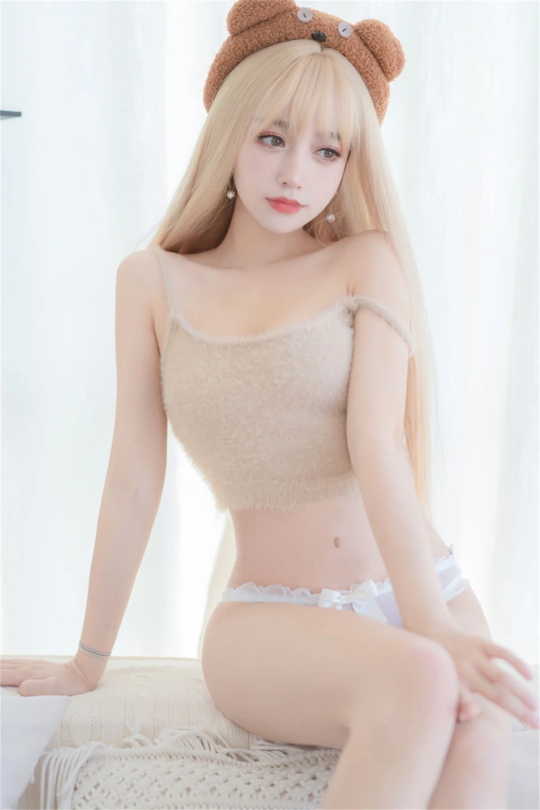 过期米线线喵《小熊软糖》主题写真：66张全套美图