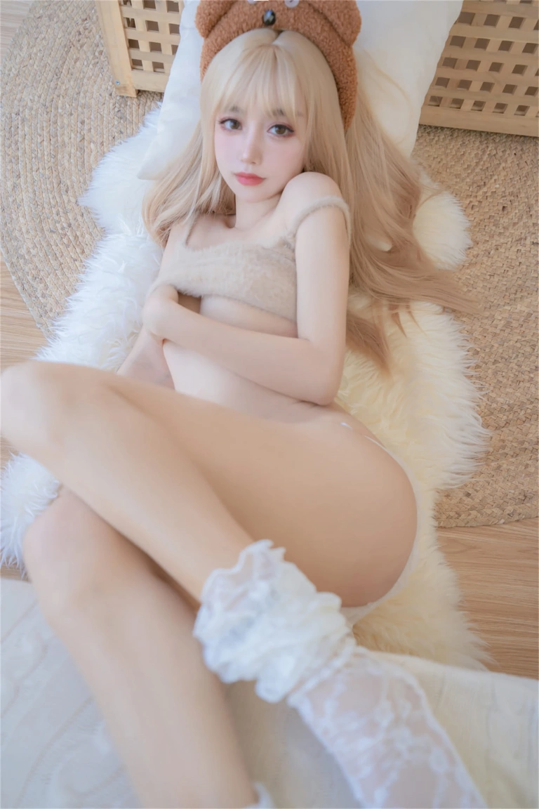 过期米线线喵《小熊软糖》主题写真：66张全套美图