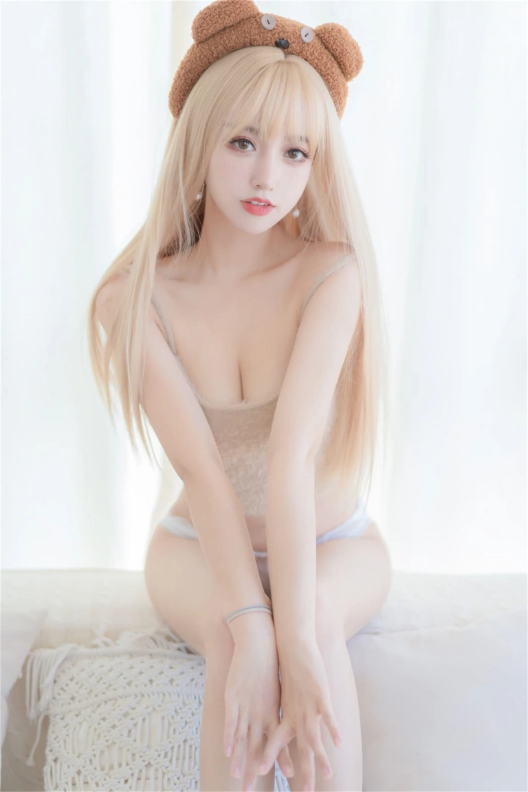 过期米线线喵《小熊软糖》主题写真：66张全套美图