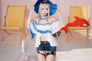 面饼仙儿《斯卡蒂泳装》主题写真：18张全套美图