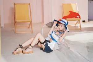 面饼仙儿《斯卡蒂泳装》主题写真：18张全套美图