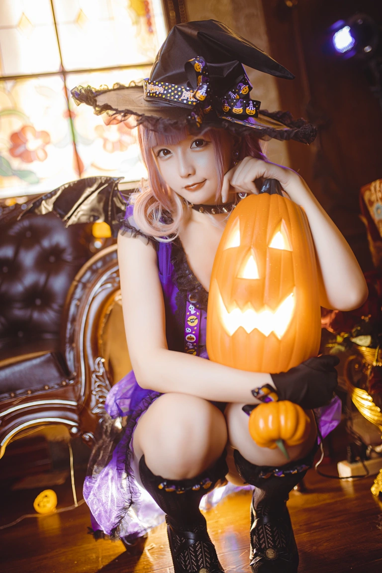 星之迟迟《《花鸟风月》 万圣节 紫》主题写真：20张全套美图