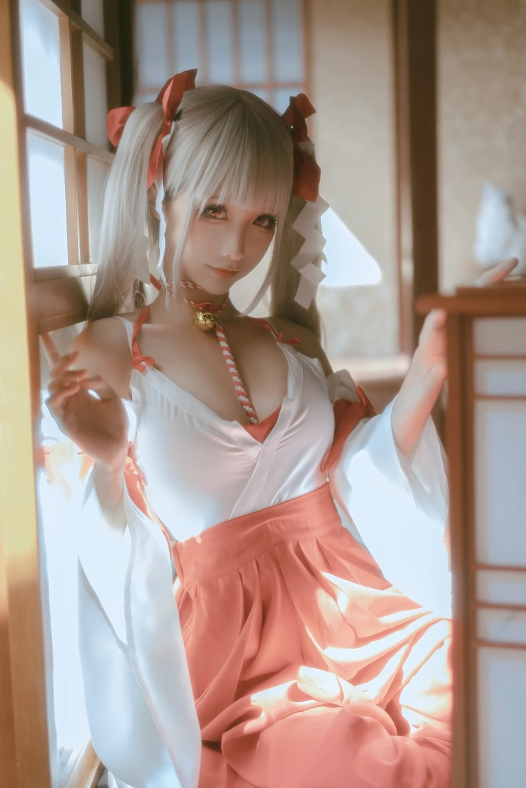 蠢沫沫《可畏 巫女》主题写真：55张全套美图