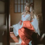 蠢沫沫《可畏 巫女》主题写真：55张全套美图