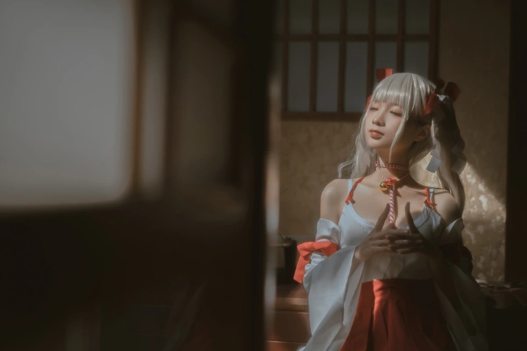 蠢沫沫《可畏 巫女》主题写真：55张全套美图