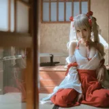 蠢沫沫《可畏 巫女》主题写真：55张全套美图