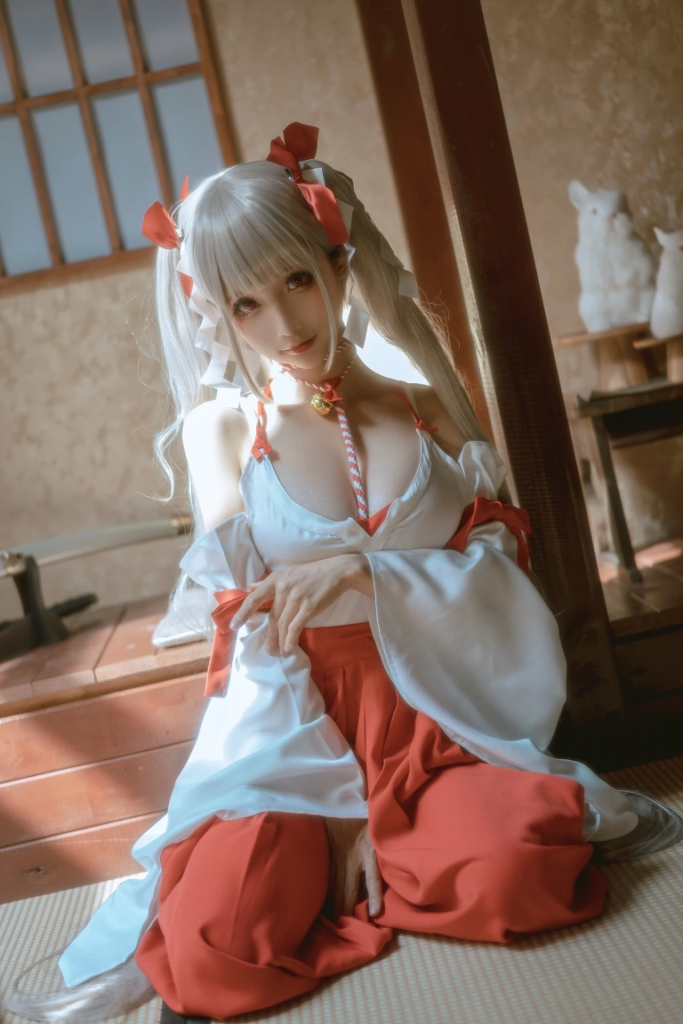 蠢沫沫《可畏 巫女》主题写真：55张全套美图