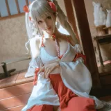 蠢沫沫《可畏 巫女》主题写真：55张全套美图