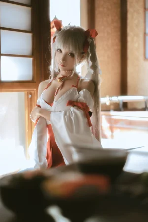 蠢沫沫《可畏 巫女》主题写真：55张全套美图